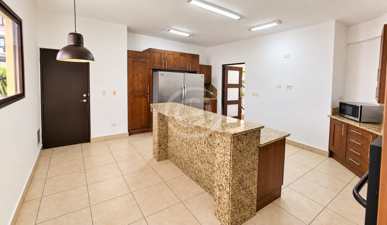 8. Cocina. Venta Casa Embassy Club. Clayton