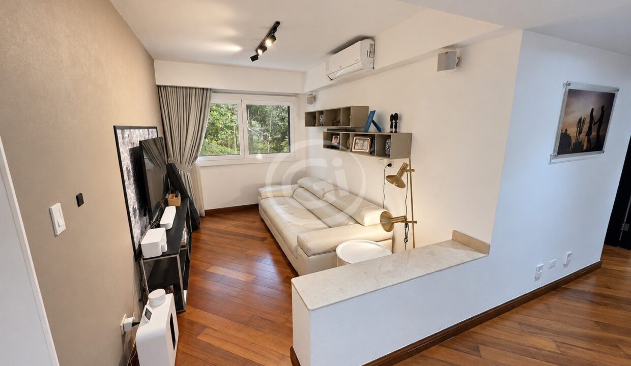 8. Sala-Familiar. Venta Apartamento Embassy Club Clayton