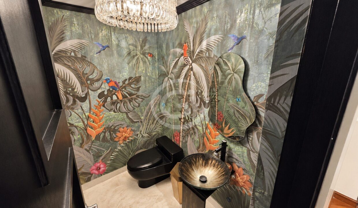 9. Baño de Visitas. Venta Apartamento Embassy Club Clayton