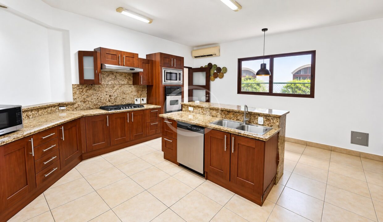 9. Cocina. Venta Casa Embassy Club. Clayton